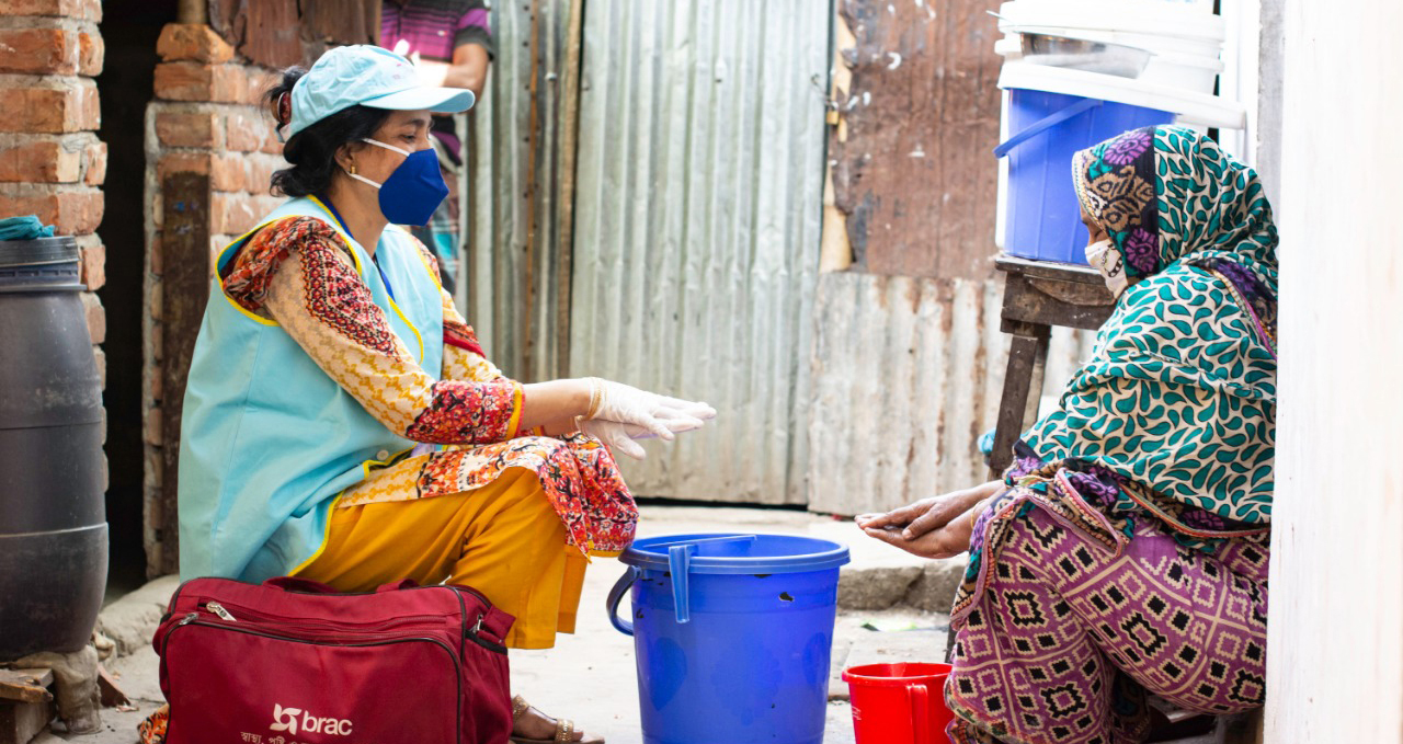 Demonstrating handwashing to protect against COVID-19