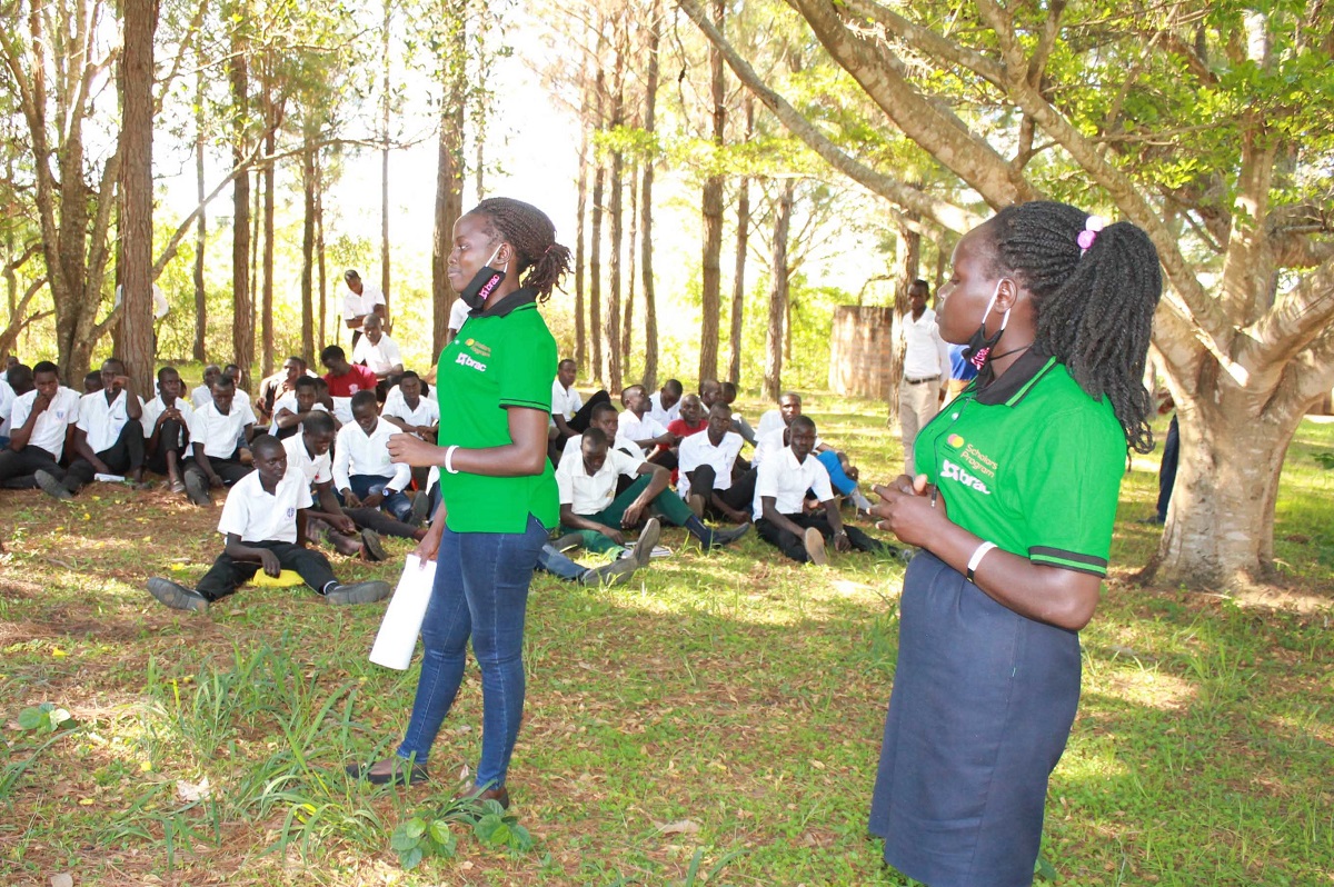 As Deputy Chairperson of the Mastercard Foundation Scholars Alumni group, Cynthia organizes and participates in community service and leadership activities alongside other former participants of the BRAC program.