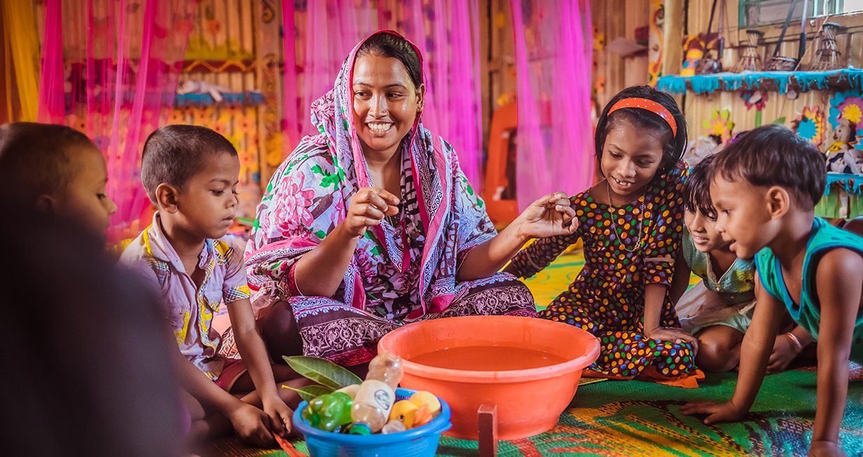 A Play Leader facilitates a sensory play activity with a small group of children in a BRAC Play Lab.