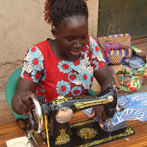 Lonah sews on her sewing machine. 